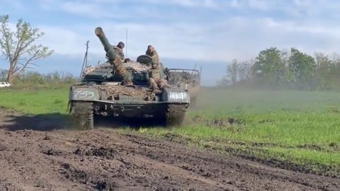 Ukrajinci zveřejnili záběry tanku Tomáš u Bachmutu